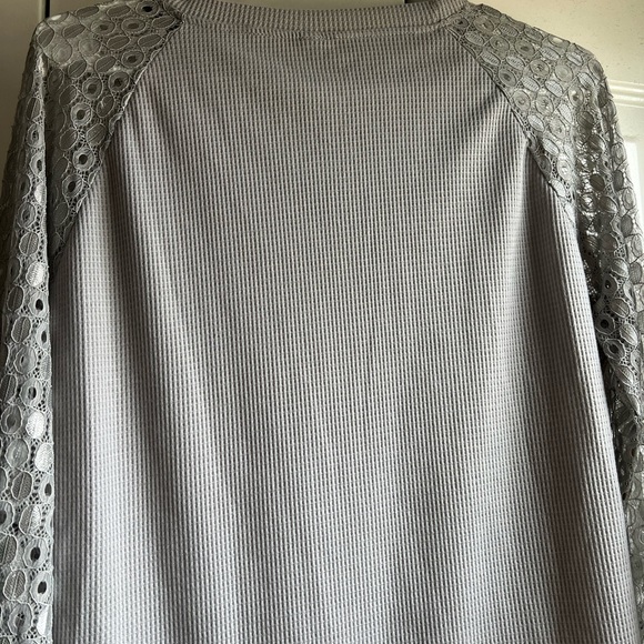 Grey Thermal with Eyelet Sleeves - Picture 6 of 8